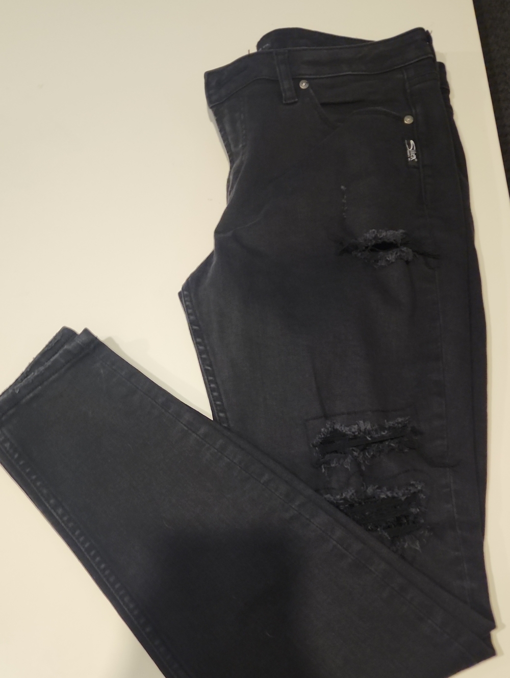 Silver Jeans Women’s Black Skinny Ripped Jeans